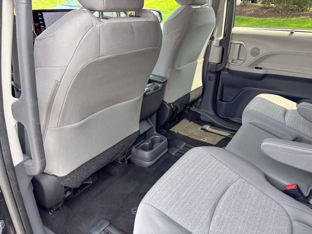2022 Toyota Sienna LE 8 Passenger