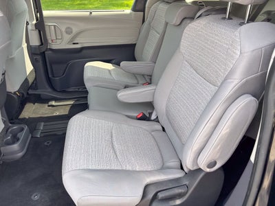 2022 Toyota Sienna LE 8 Passenger
