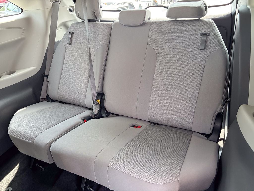 2022 Toyota Sienna LE 8 Passenger