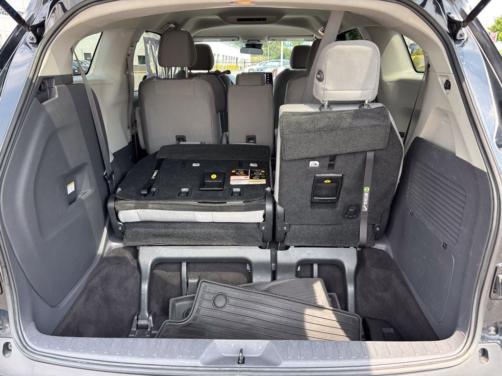 2022 Toyota Sienna LE 8 Passenger