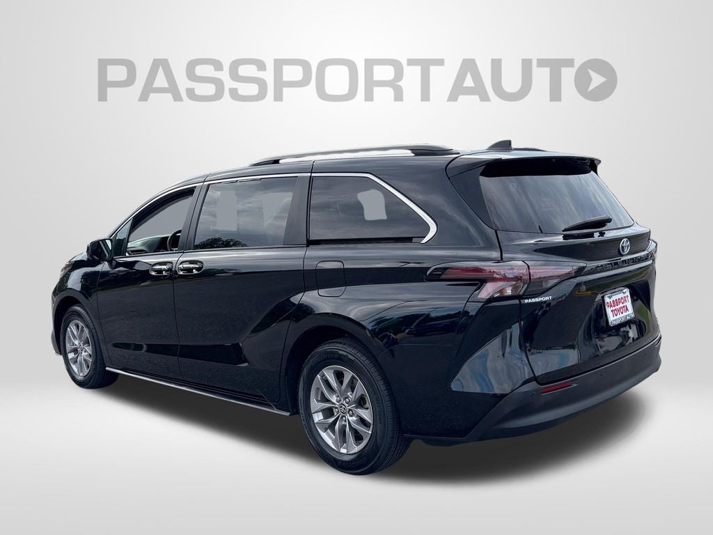2024 Toyota Sienna XLE 8 Passenger